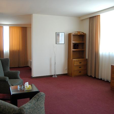Regineh Hotel Yerevan Exterior photo
