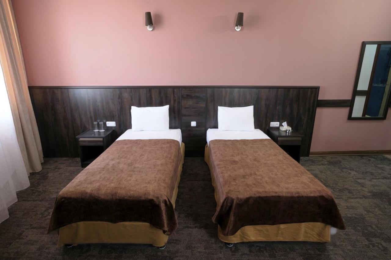 Regineh Hotel Yerevan Exterior photo
