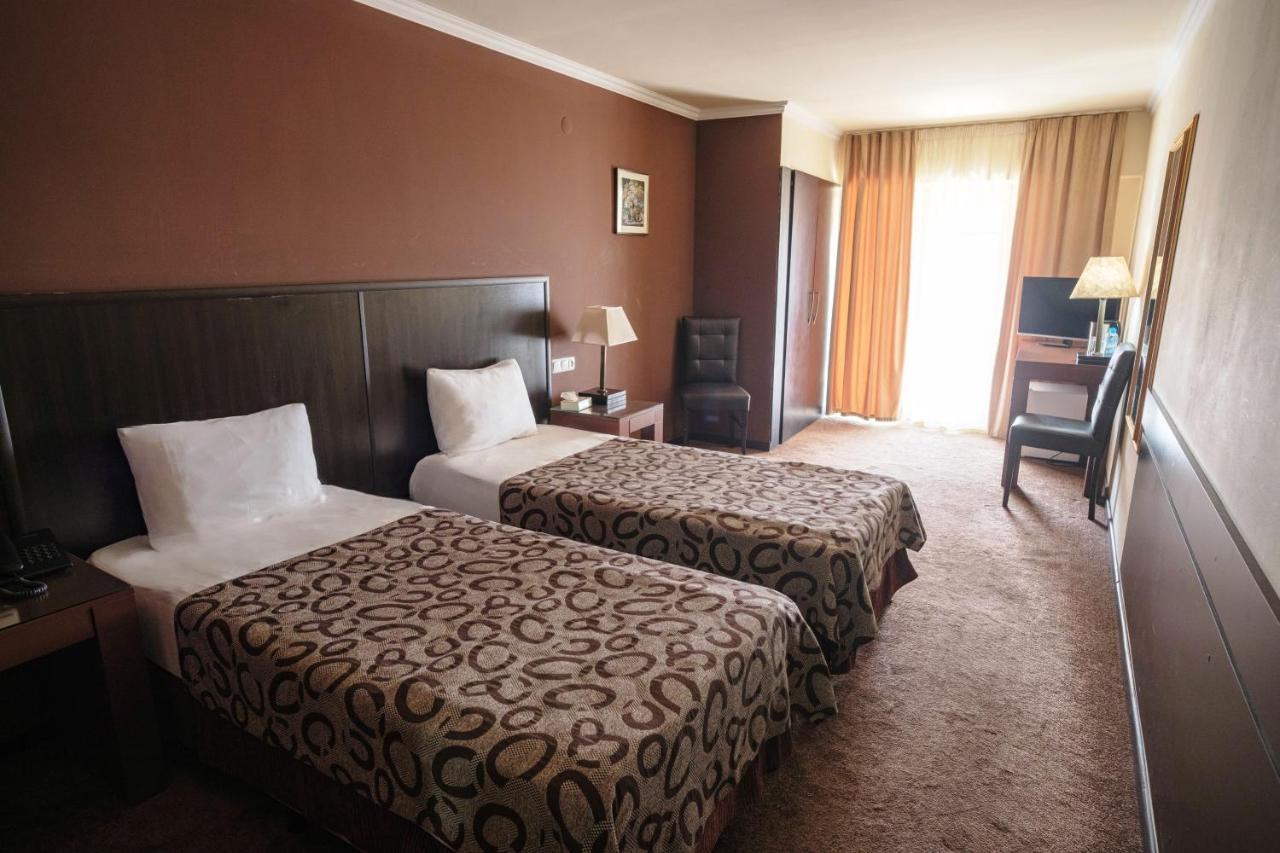 Regineh Hotel Yerevan Exterior photo